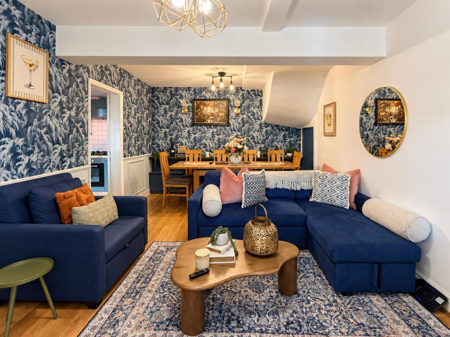 The richly furnished living room